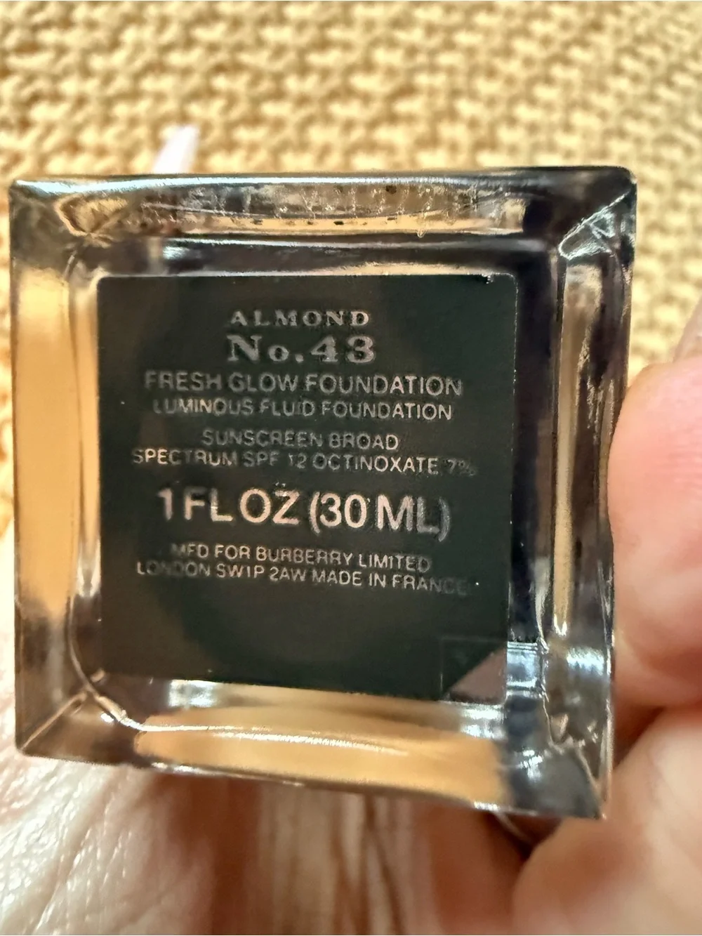 Burberry Fresh Glow Foundation in Almond No. 43